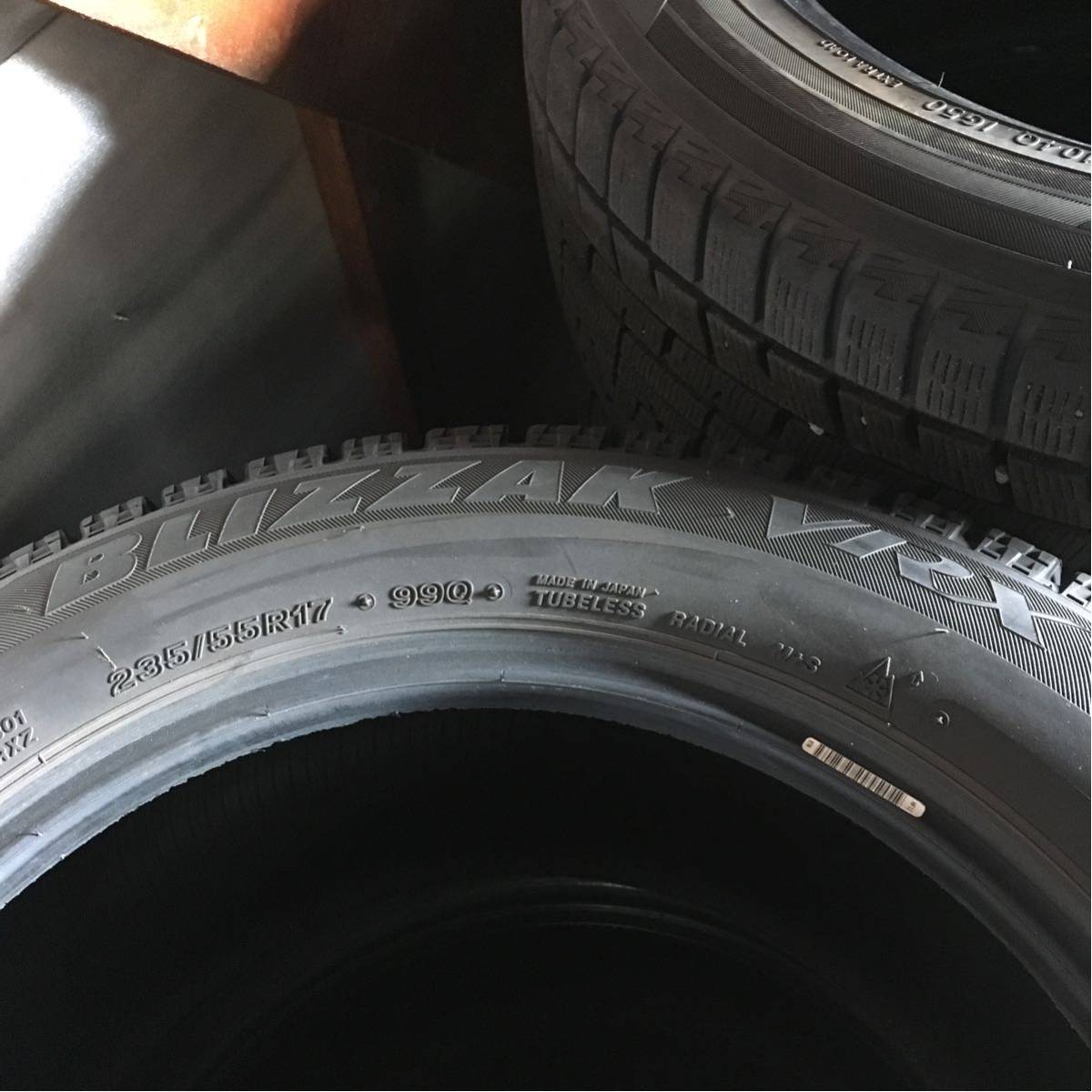 中古ブリヂストンVRX 235／55R17 2013年製 バリ溝