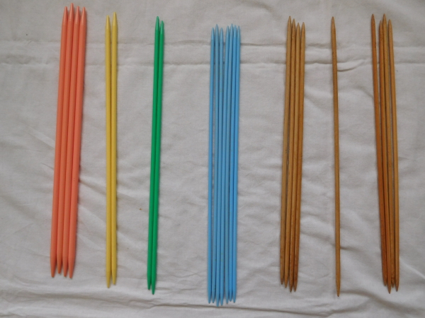昭和レトロ◇編み針まとめて 竹針 プラスチック針 2本針 4本針いろいろ 手芸 ハンドメイド 編物 ニット 毛糸 現状渡し_4