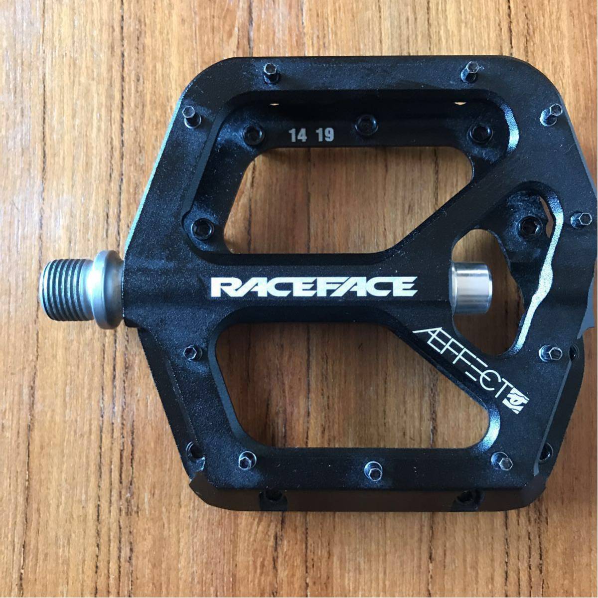 【美品】RACE FACE - AEFFECT ペダル 黒 未使用