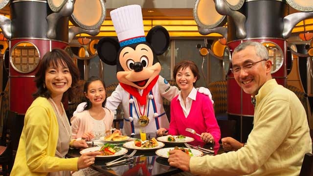 シェフミッキーランチ 12月30日　11時台中頃　 大人4名