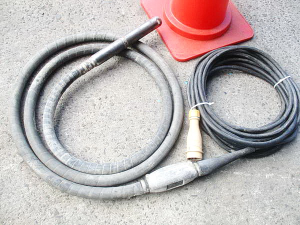 喜清n646 ミカサ/三笠 マイコンバイブレーター■振動部φ52mm×300mm■フレキ部φ33mm×4.3m■12A-4h 58V～ 400Hz 6P■コード長約12.5m