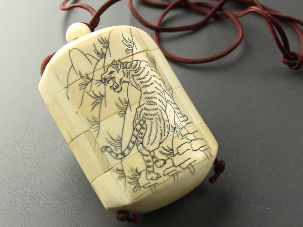 【琴》中国美術 象牙鶴虎彫印籠 重量35g BP845