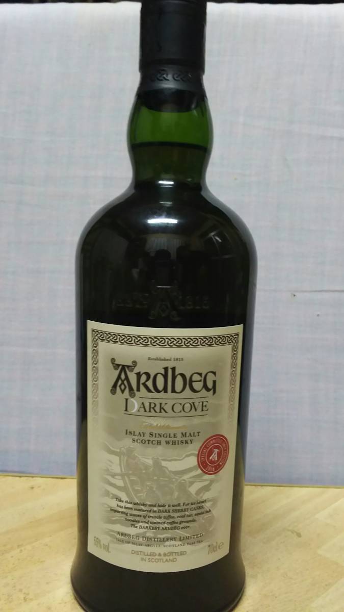 アードベッグ ダークコーヴ スコッチウイスキー 700ml　46.5％ アードベッグ ダークコーヴ 蒸溜所 海外 限定 1815年 700ml 49.2