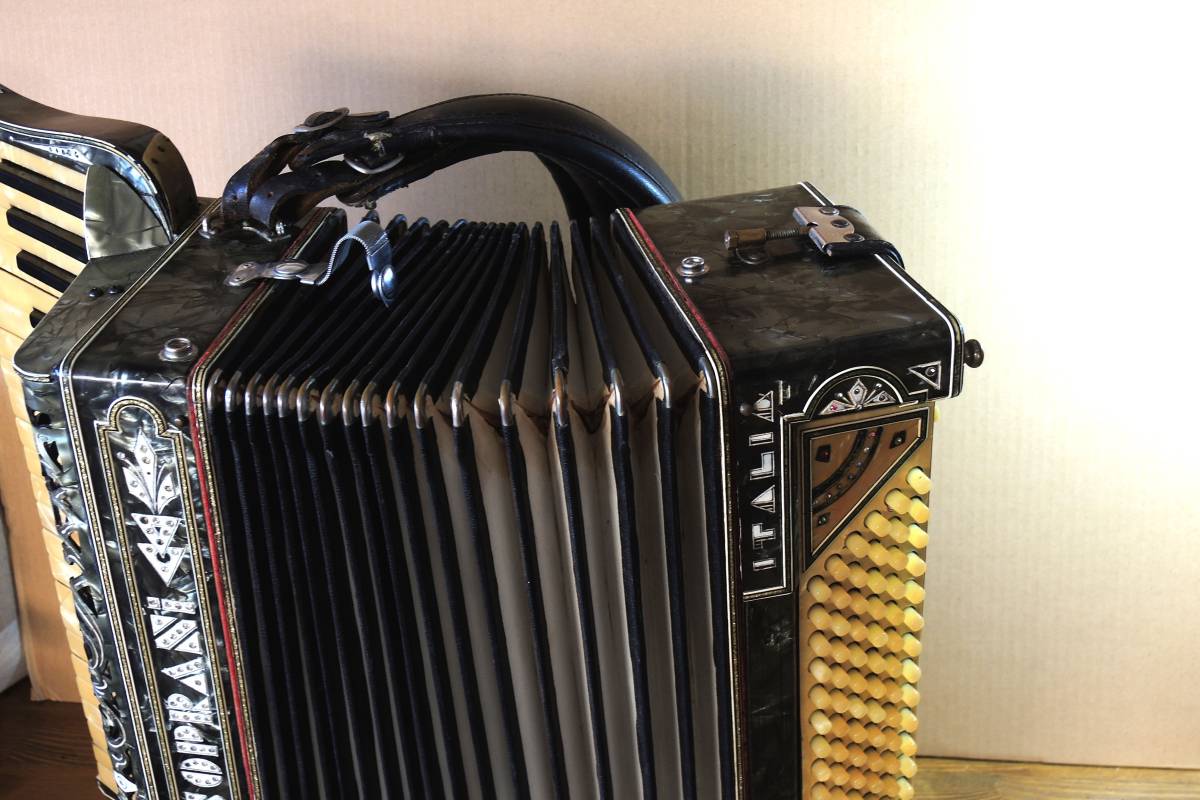 PAOLO・SOPRANIアコーディオン41鍵120ベースイタリア製パオロ
