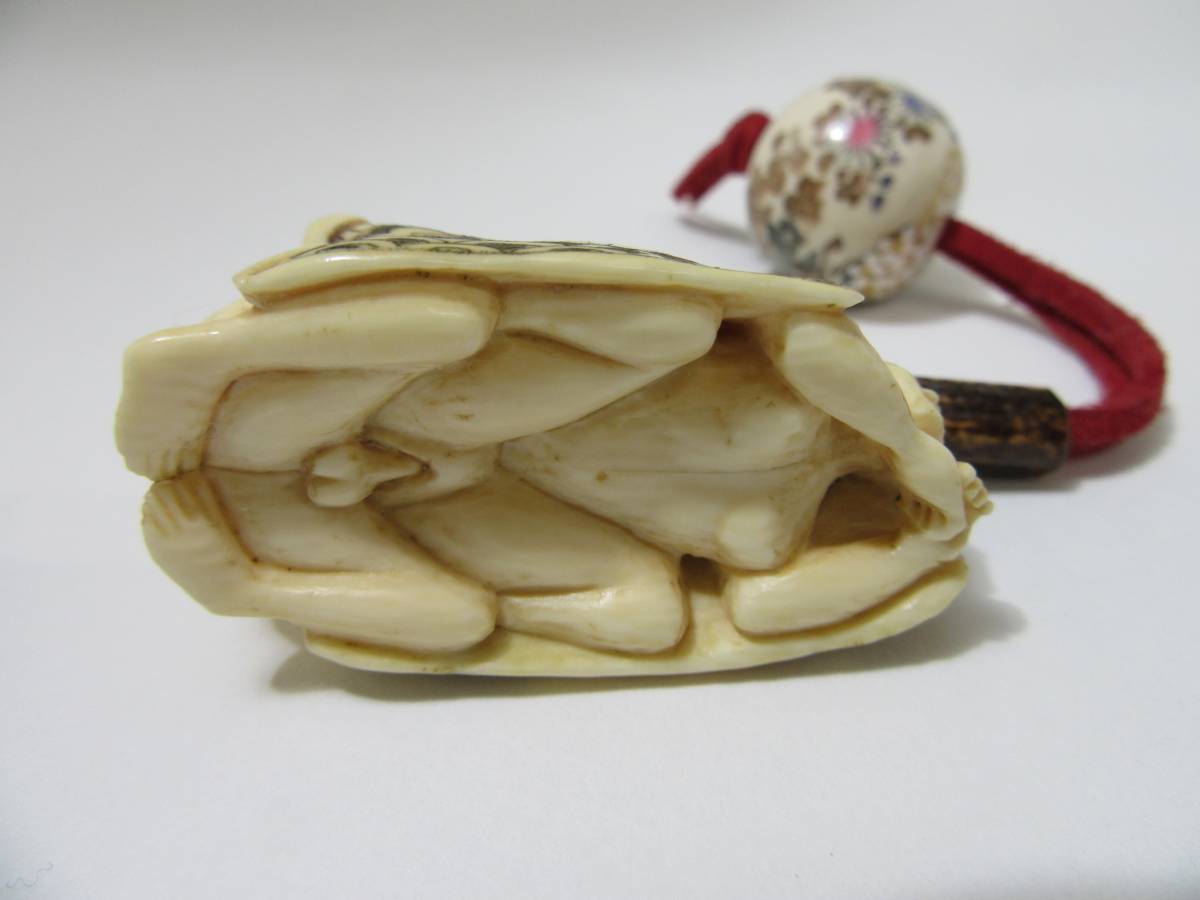 本象牙 根付 夫婦春画彫 隠秘根付 緒締玉付 珍品 明治期 K04-0109(根付
