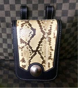 人気定番，送料無料 本物パイソン バイカーの方におすすめ マット仕上げ／本革バッグ(ウエストバッグ)｜売買されたオークション情報、yahooの商品情報をアーカイブ公開 - オークファン ウエストバッグ