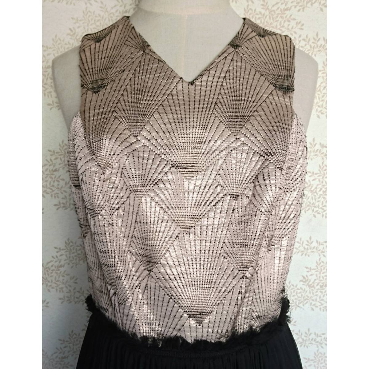 Vintage 古着 ワンピース ワンピ ドレス dress ビンテージ ノースリーブ プリーツ 刺繍 エンブロイダリー ロングワンピース 黒 ブラック