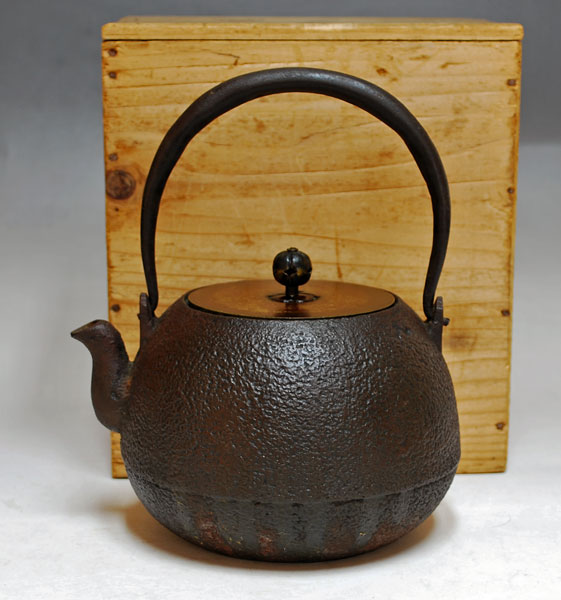 鉄瓶 龍文堂 木箱入り 煎茶道具 | 造『鉄瓶』 古鉄 ｜骨董品買取 龍文