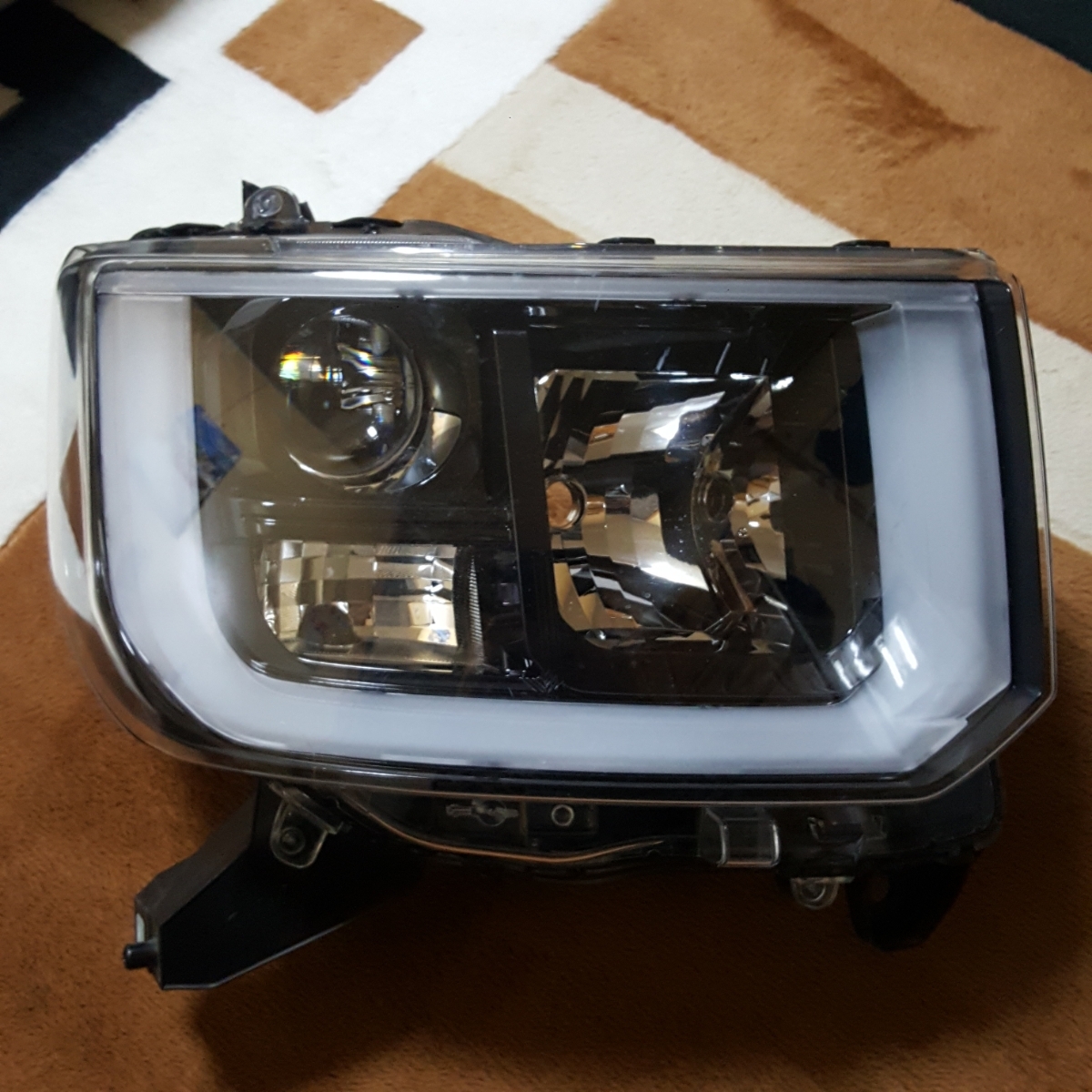 ウェイク la700s ヘッドライト ユニット 右 ダイハツ／ウェイク LA700S