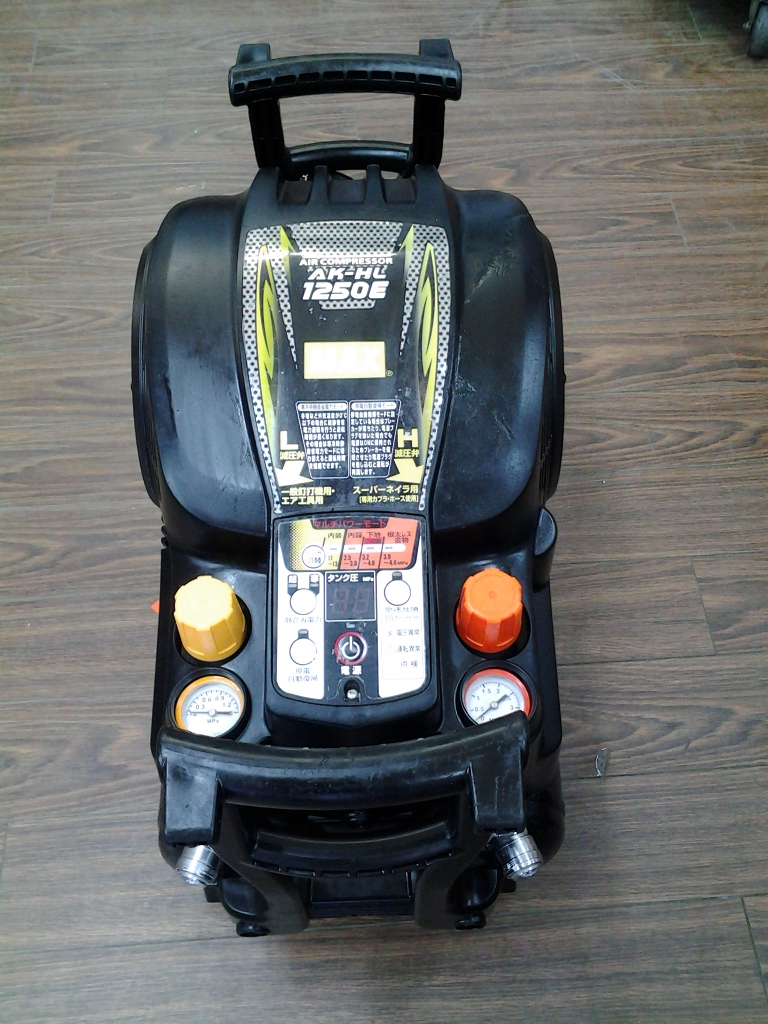 MAX AK-HL1250E コンプレッサー 中古 MAX AK-HL1250E エア