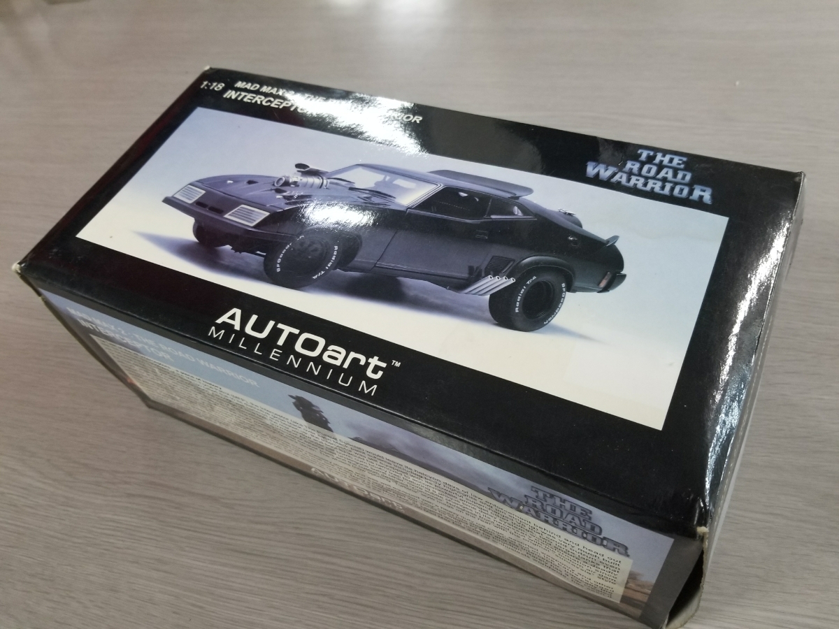 マッドマックス インターセプター 1/18 オートアート 箱付き 1⁄18
