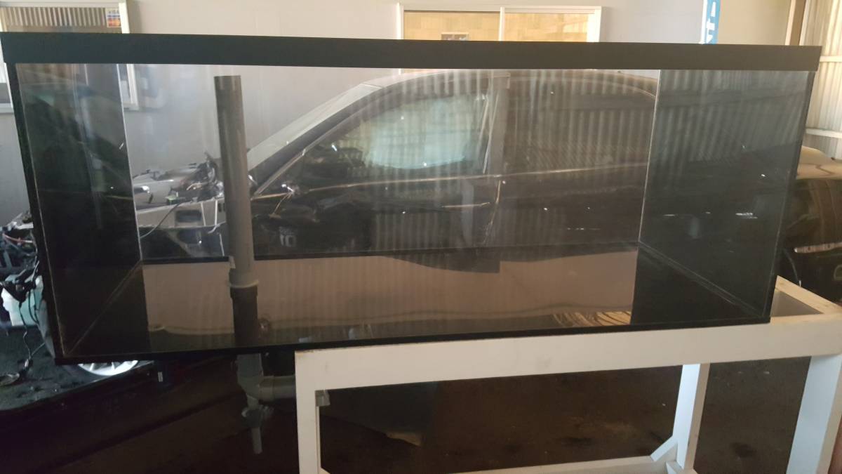 中古アクリルオーバーフロー水槽1500.600.600木製台付き
