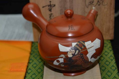 常滑焼 「吉川雪堂」作 「吉川壷堂」刀 十二支『猿・申』朱泥 彫り