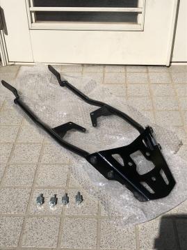 スズキ GSR750 リアキャリア モテック