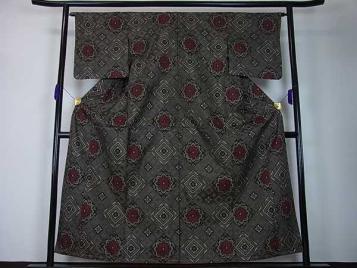 花美人着物■希少龍郷絣　本場大島紬　逸品ｇ3876 本場大島紬 7マルキ一元式 ≪御仕立て上がり・中古美品≫ 本場大島紬の見極め方とその魅力｜着物の目利き術 龍郷柄 大島紬の通販