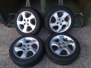 中古マツダデミオ純正アルミホイールタイヤセット185/55R15 4H 