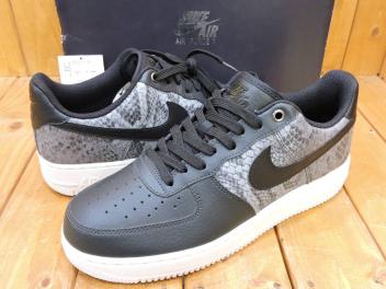 スティック 写真を撮る サラミ ナイキ スニーカー ヘビ 柄 Georgejacobsonswimschool Com