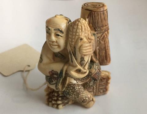 第35回 ペアで集めたい根付コレクション K982y_famille骨董象牙根付