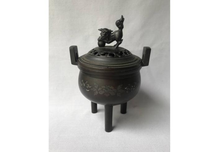 【大人気，HOT】 宝屋 明治時代花卉紋獅子蓋双耳三足銅香炉 精密彫刻 旧時代 花道具(花器)｜売買されたオークション情報、yahooの商品情報をアーカイブ公開 - オークファン 花器