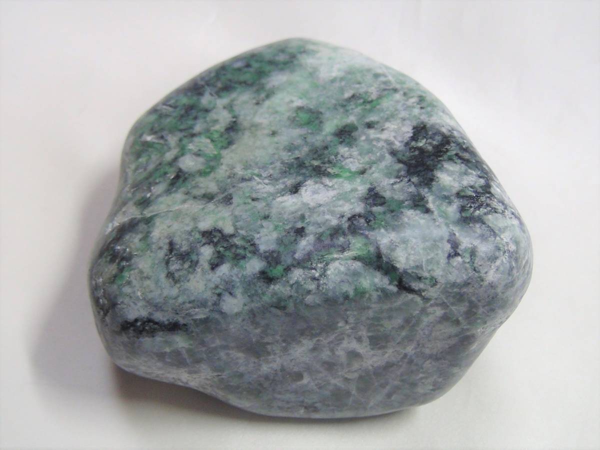 糸魚川翡翠 海中翡翠（大）黒×翠 海石 翡翠輝石 原石 600g 糸魚川