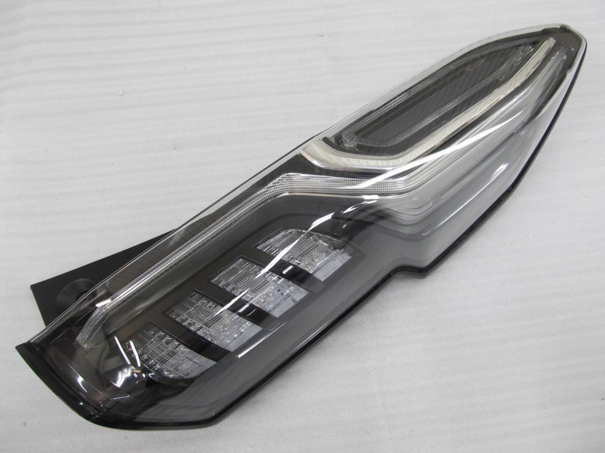 美中古 N-BOX カスタム JF3 右テールランプユニット ICHIKOH D186 美