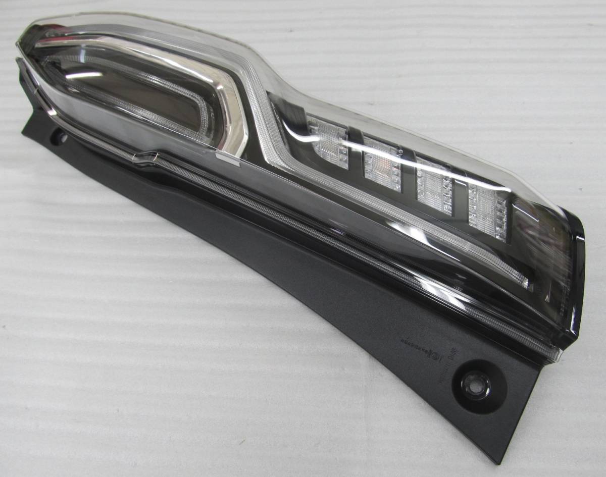 美中古 N-BOX カスタム JF3 右テールランプユニット ICHIKOH D186 美