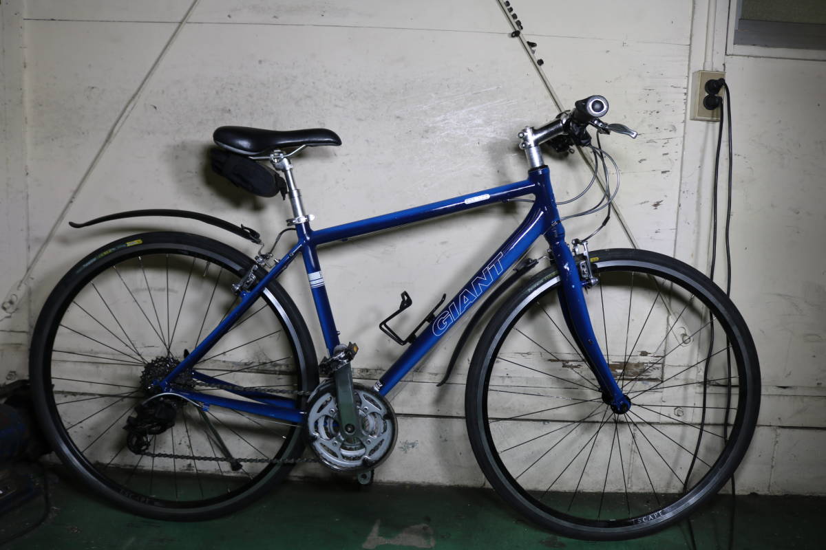 高年式美品!GIANT ESCAPE R3 700C アルミ 24速 465mm 青 高年式美品!GIANT ESCAPE R3 700C アルミ 24速 465mm 青
