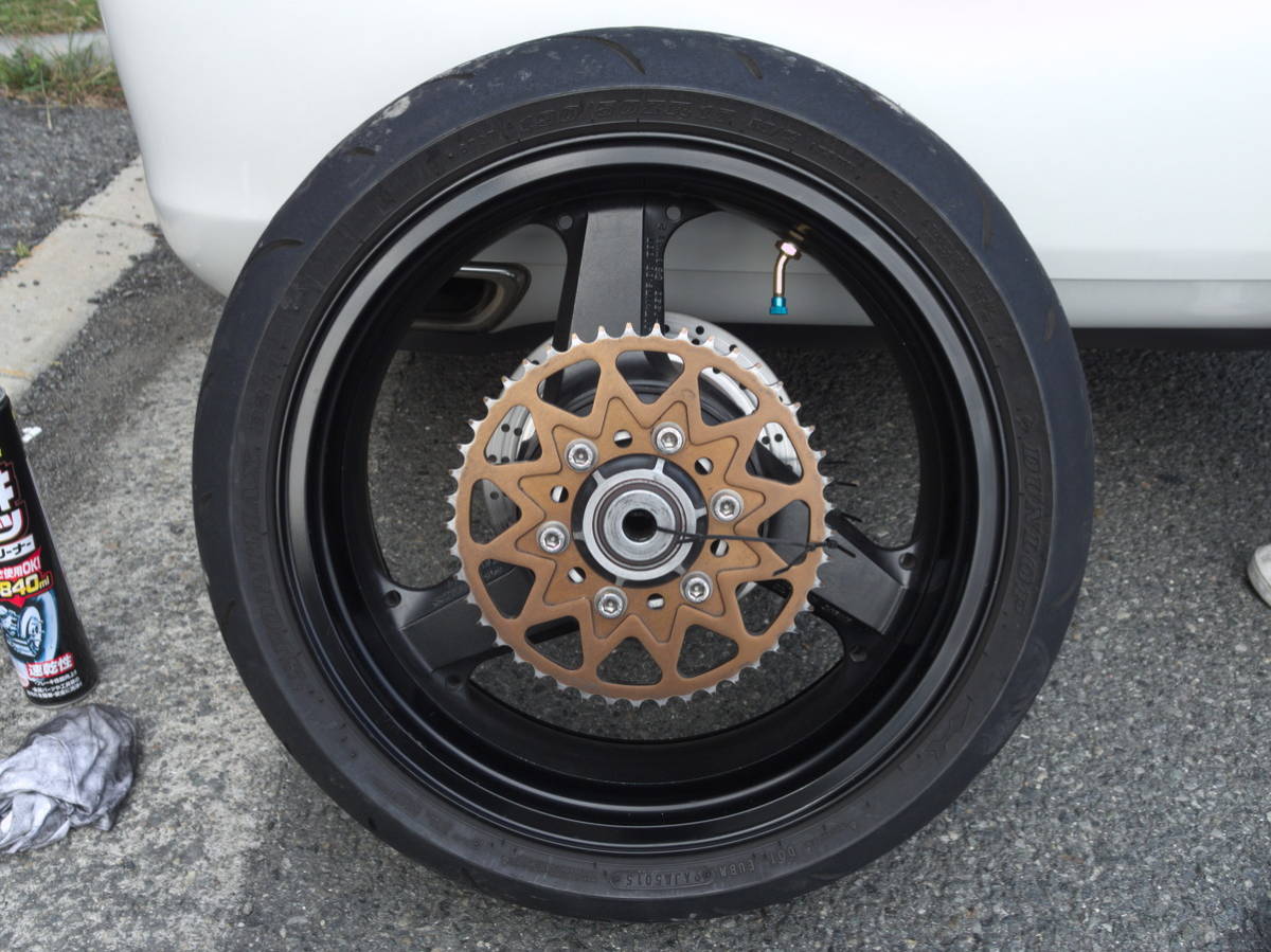 ZRX1100にポン付け可能なZX12Rリアホイール。6J！190タイヤ付き