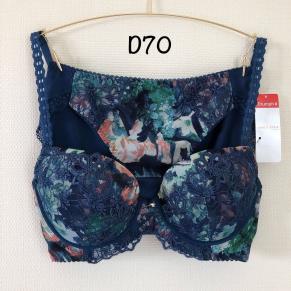  トリンプ アモスタイル D70 チャーミングラマー ブラ&ショーツ Triumph AMO'S STYLE ブルー 青 1135(70)｜売買されたオークション情報、yahooの商品情報をアーカイブ公開 - オークファン ブラジャー、ショーツ