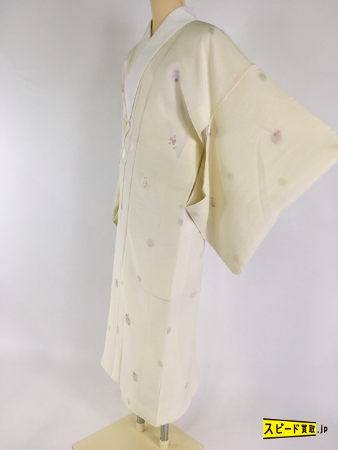  スピ買 着物 名品 長襦袢 クリーム 花みずたま 金彩 正絹 身丈125.5cm 裄丈67cm(仕立て上がり)｜売買されたオークション情報、yahooの商品情報をアーカイブ公開 - オークファン 仕立て上がり