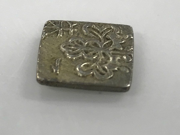 F056-mA779 日本 古銭 二分金 重さ6g 一朱銀 重さ1g 現状品 ☆④ 文政