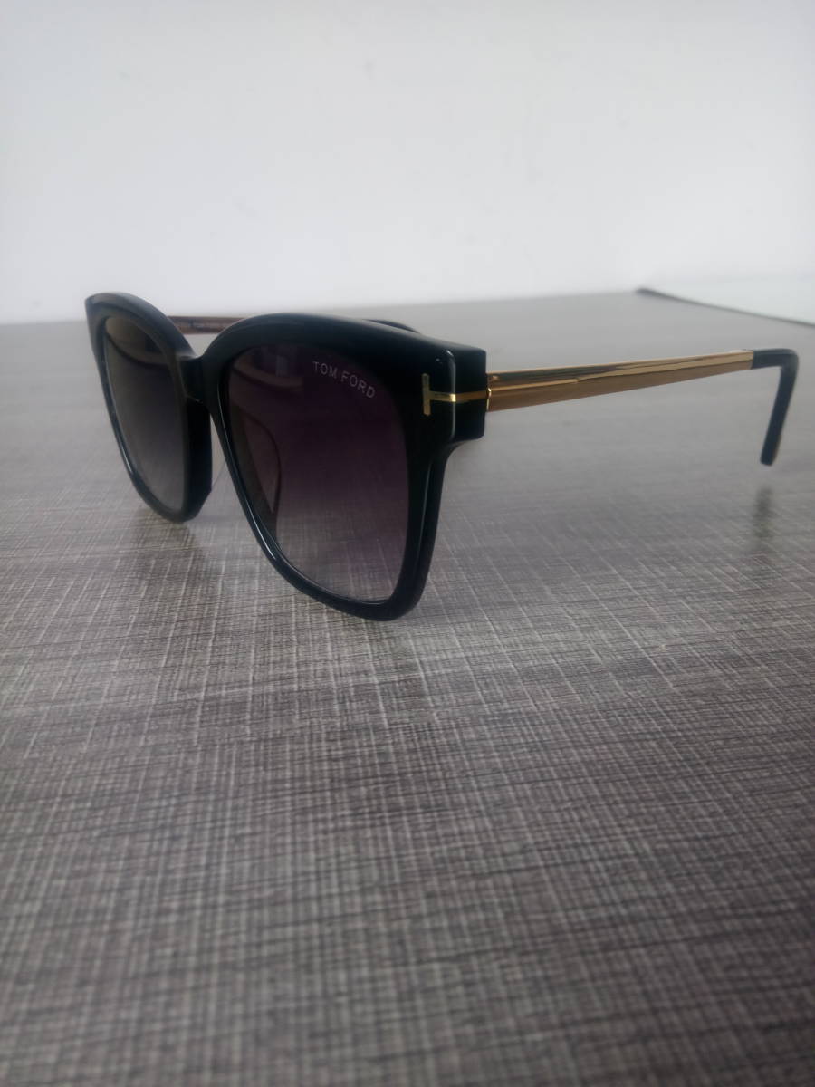 TOMFORD トムフォード サングラス TF 642-K 001 56□19 145 ケース付
