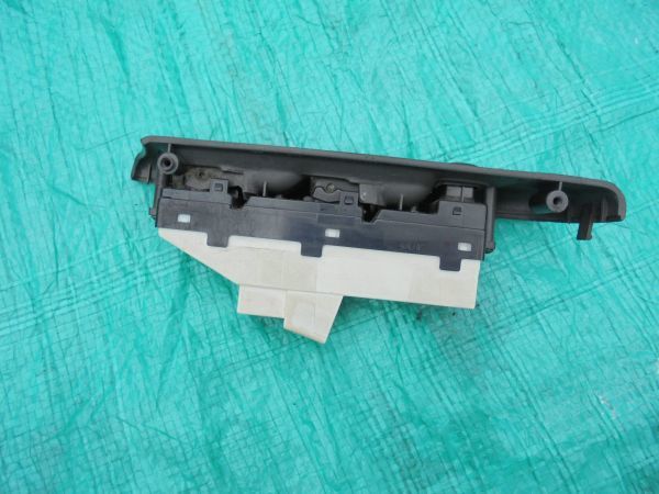 サンバー　TW1　TW2　パワーウインドスイッチ　P/W　TV1　TV2　　パワーウインドウ　右　動作確認済み　032 サンバー TW1 TW2 PWスイッチ 純正 Yahoo