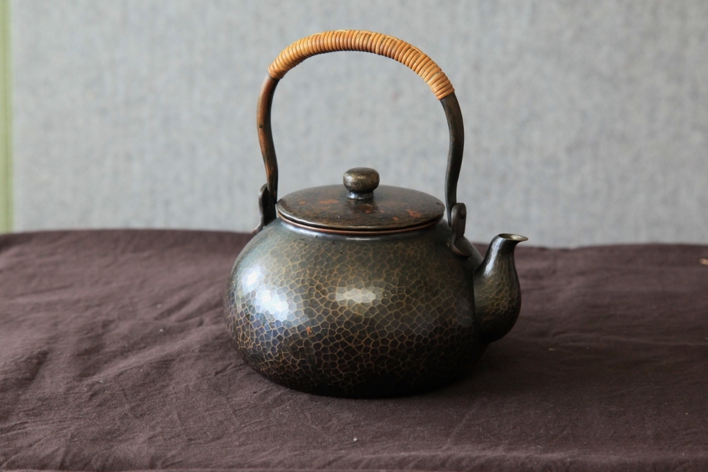 琴》煎茶道具 南部鉄瓶 BR165 | 南部鉄器 鉄瓶 南部鉄器工房及富 (受注