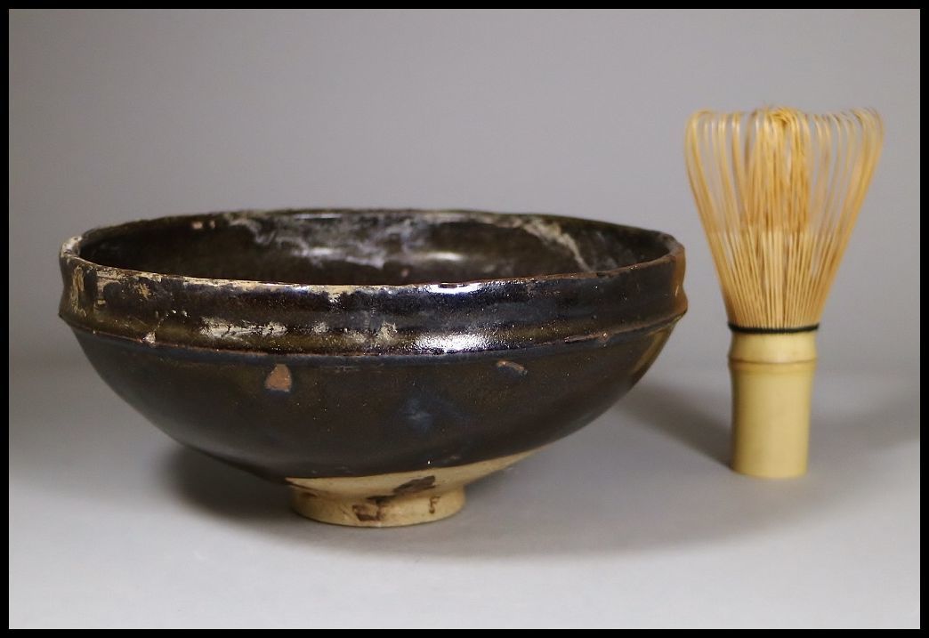 中国陶磁器 磁州窯 黒彫壺 黒釉銹花草花文壺 | 磁州