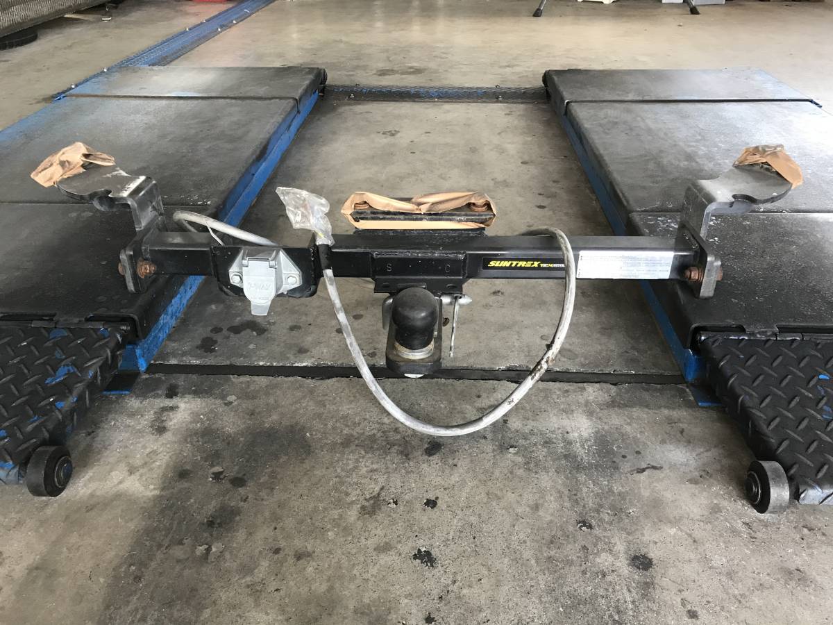 中古激安！SUNTREX TUGMASTER トヨタ サーフ 215系 ボルトオン！付属品あり！ ヒッチメンバー