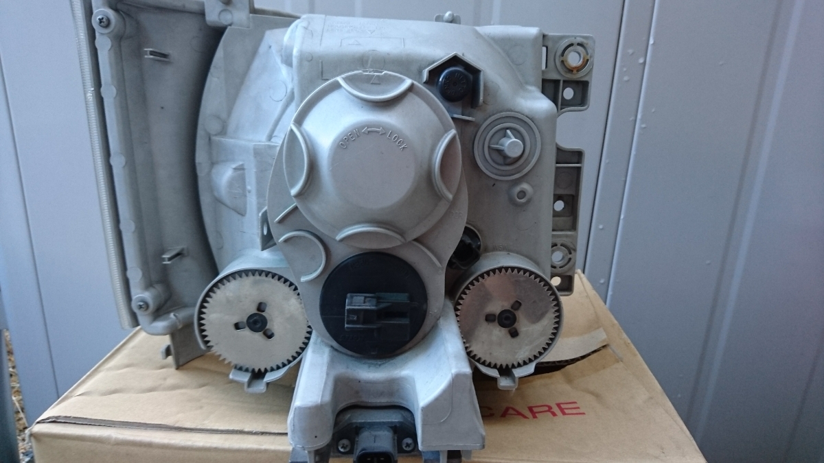 イスズギガ純正HIDヘッドライトAssy左 中古品