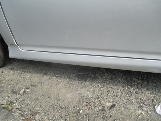 H22年 ZGE20 ウィッシュ 左右サイドステップ カラー 1F7 即決価格 0075261