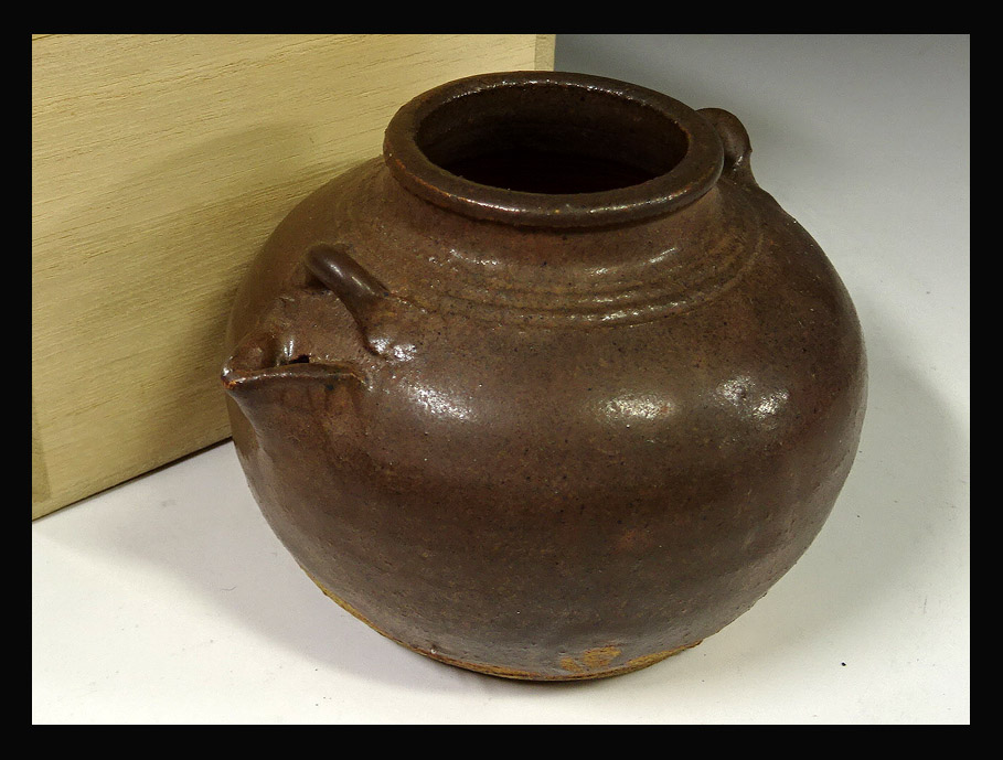 新作登場，最新作 緑屋 i9 c 時代古玩 古瀬戸 片口耳付 小壷 幅約9cm 箱付 07302#60(その他)｜売買されたオークション情報、yahooの商品情報をアーカイブ公開 - オークファン 骨董陶磁器一般