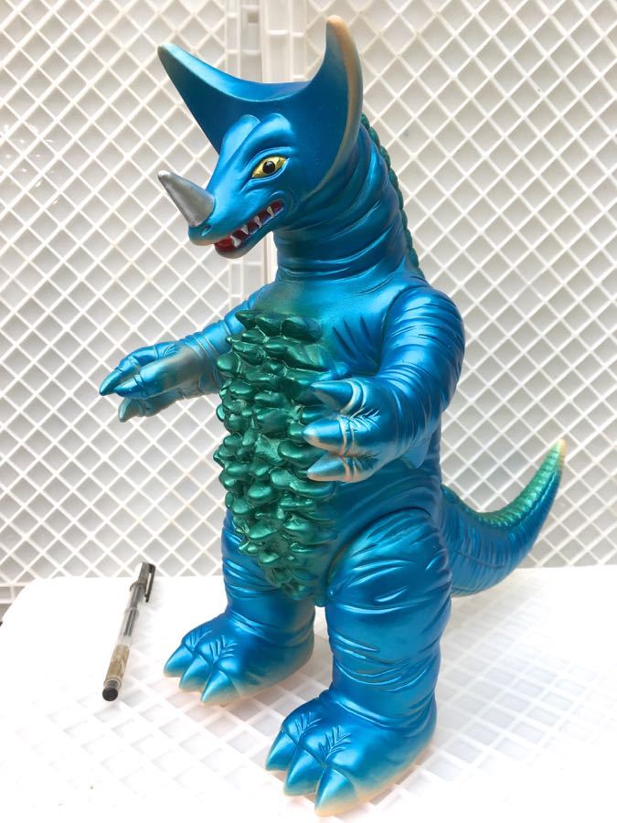 ジャイアント ゴモラ 肌色にメタリック青 ハワイ色 復刻 ブルマァク