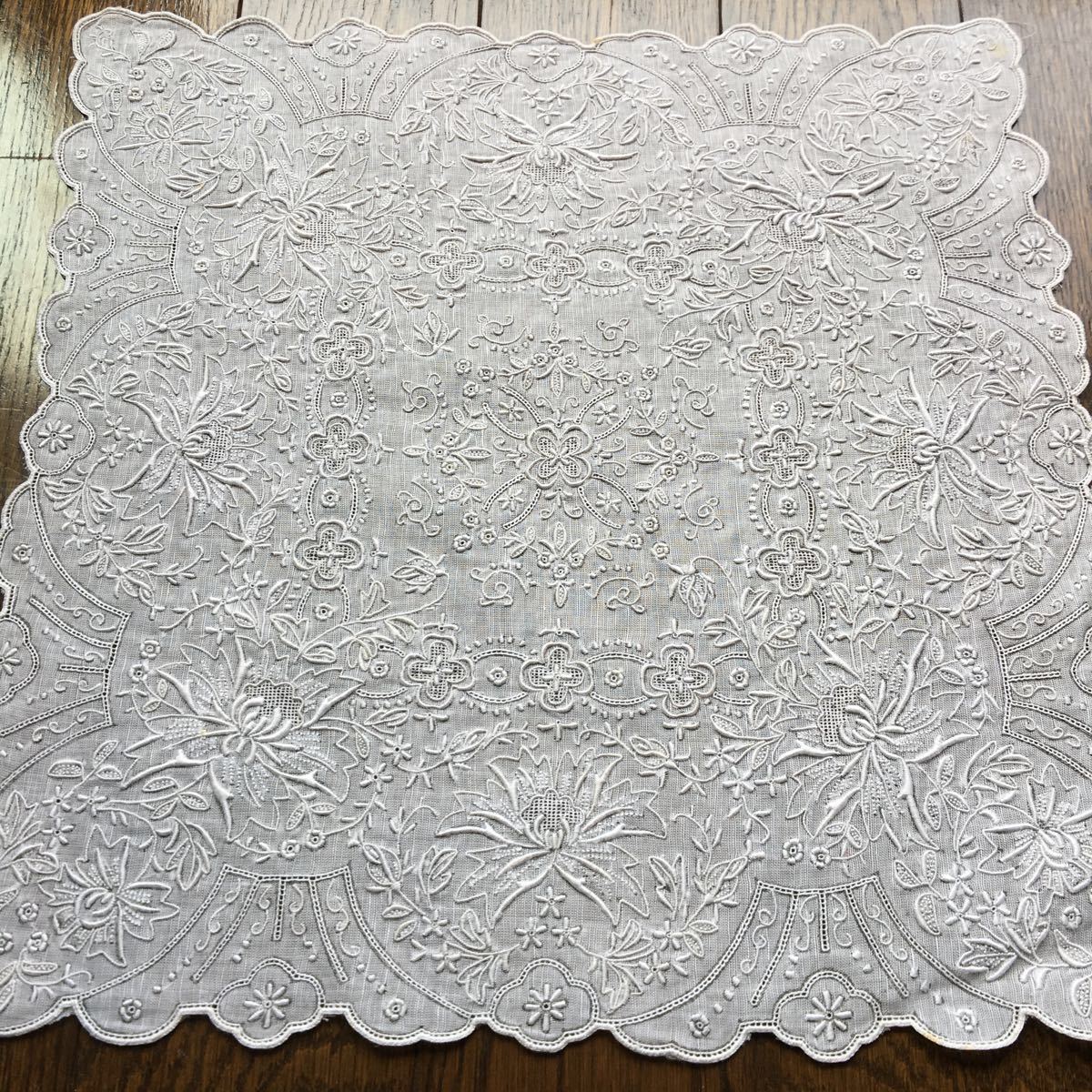 難あり　最高級の汕頭刺繍　スワトウハンカチ　未使用保管品 スワトウ 汕頭 スワトー ハンカチ 未使用 長期保管品 刺繍 ⑥ 経年劣化