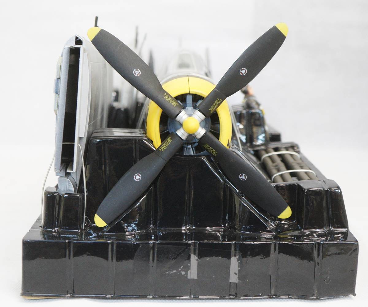 □ 21st Century Toys サンダーボルト バブルトップ P-47 1/18スケール