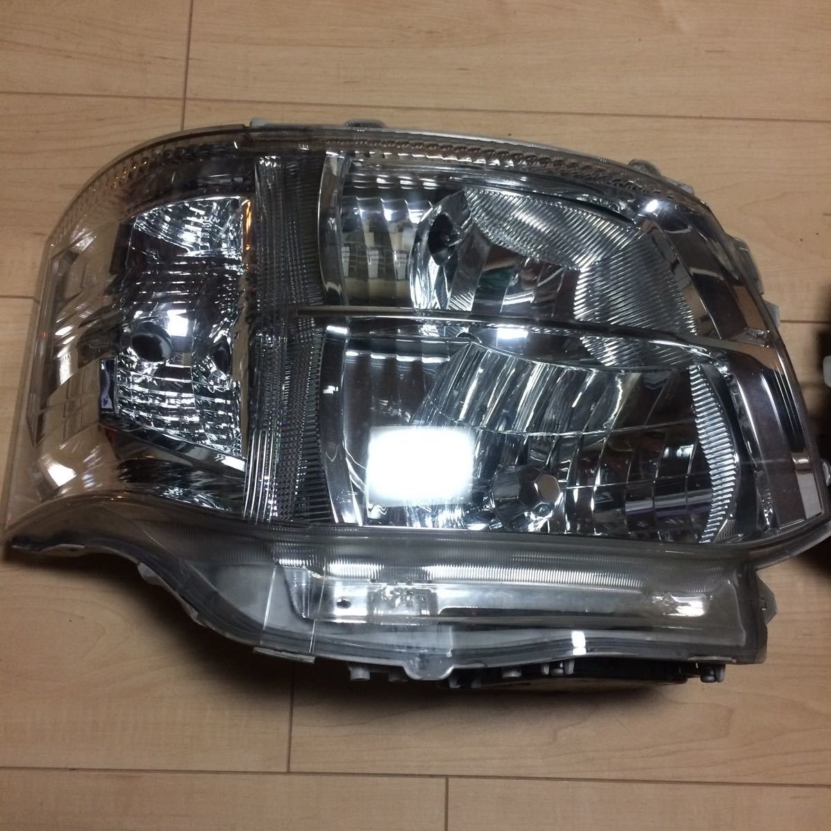 200系 ハイエース 純正 HIDヘッドライト 3型後期 バラスト バーナー付き 美品