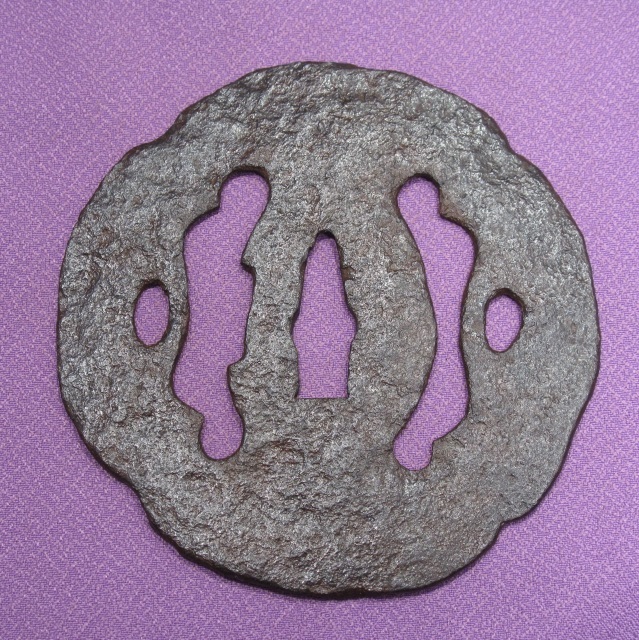 鉄地特大鍔 鐔 (甲冑師 軍配透かし) 室町時代〜江戸時代 箱付き