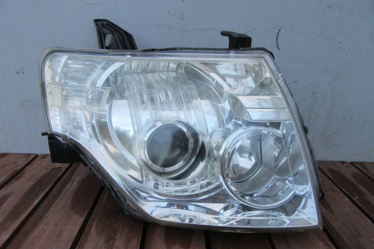 三菱 パジェロ V83W 右ヘッドライト　HID