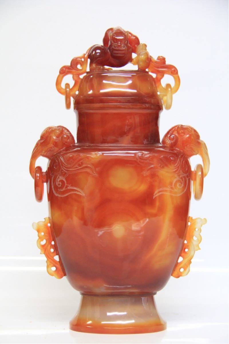 中国美術 天然赤瑪瑙彫刻花瓶 双耳唐獅子摘 香炉 長18cm 幅8cm 高28cm