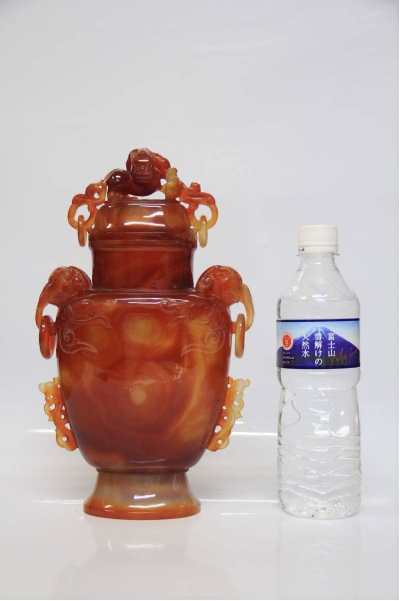 中国美術 天然赤瑪瑙彫刻花瓶 双耳唐獅子摘 香炉 長18cm 幅8cm 高28cm