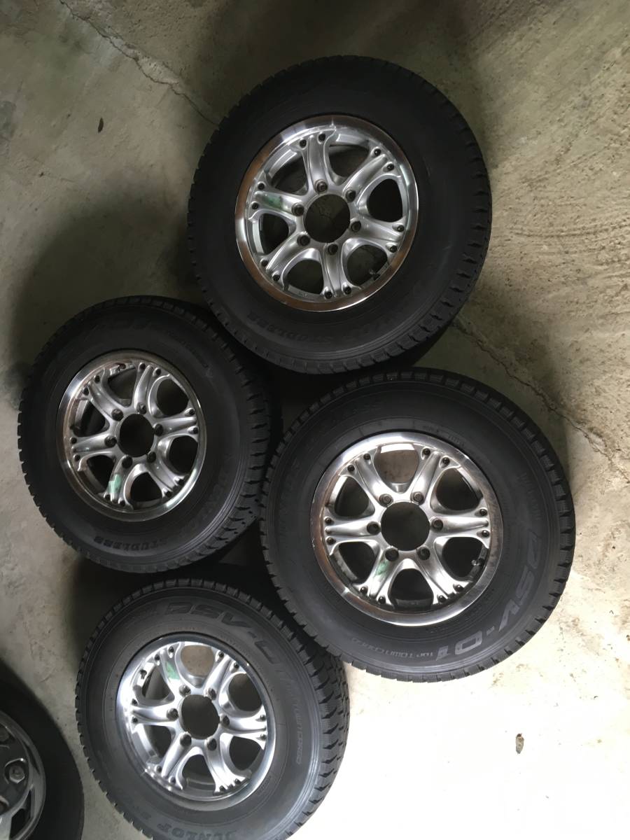 ☆綺麗品☆ハイエース⁄キャラバン等の6穴車に☆スタッドレスタイヤ