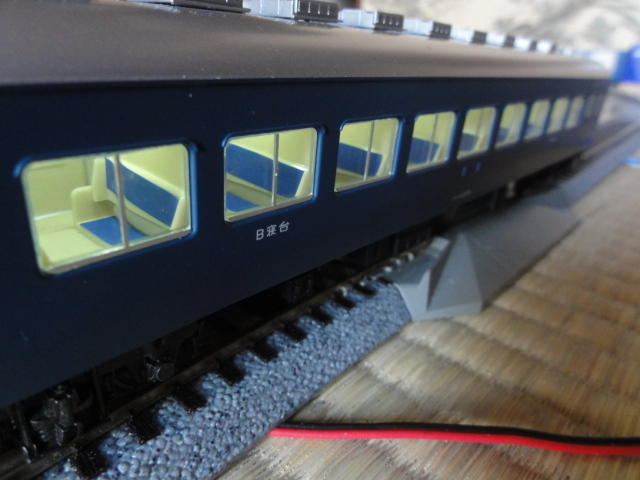オハネ12（青）トミックス　金属台車の旧製品　室内灯付き　箱、部品無し