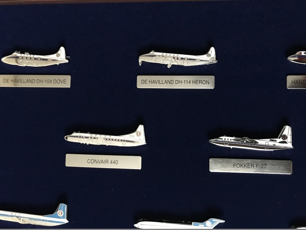 ANA （未開封）全日空【ANA】歴代航空機ネクタイピン18個観賞用＋1
